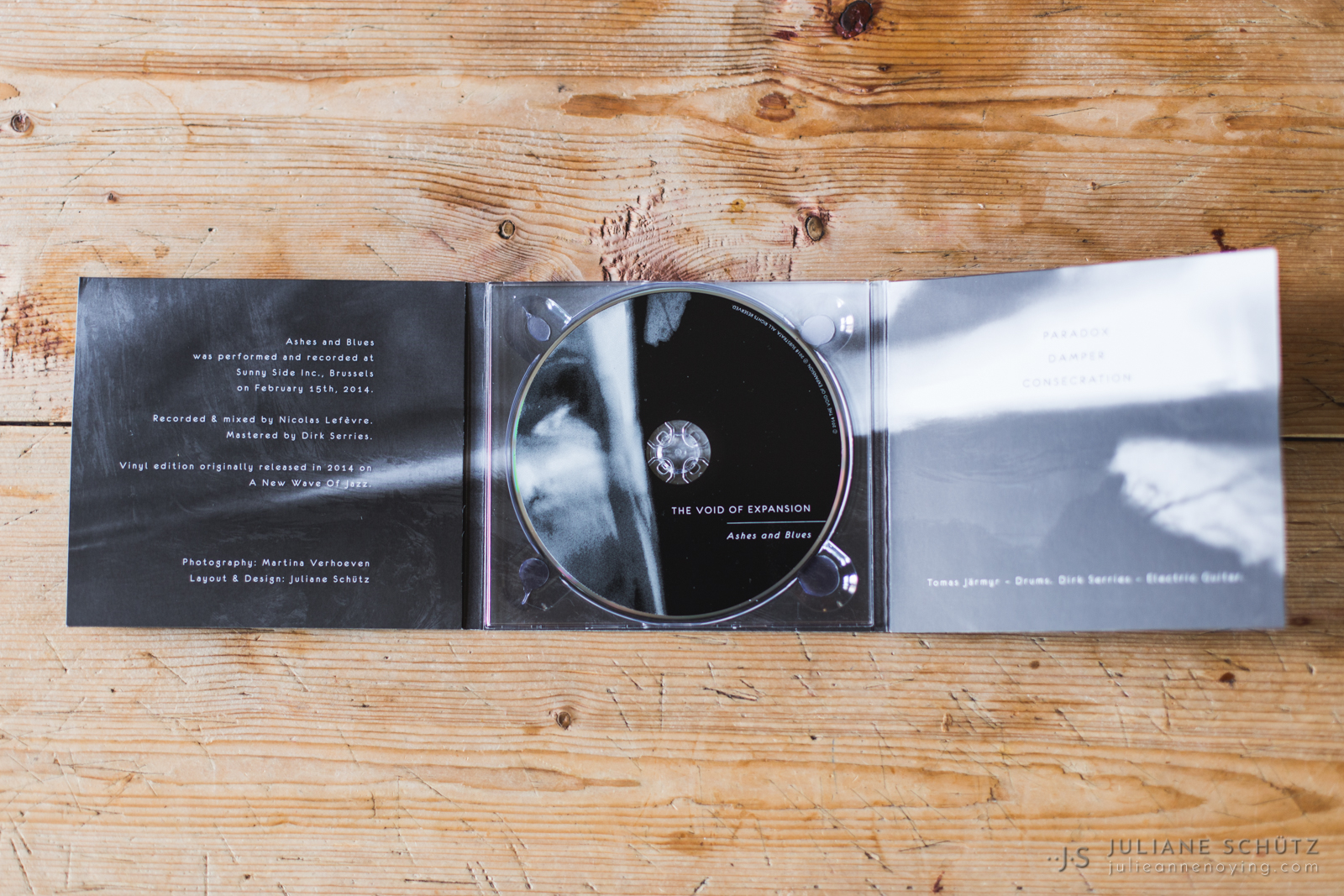 The Void Of Expansion - Ashes and Blues | © Juliane Schütz